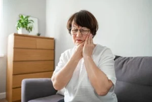 woman showing signs of toothache